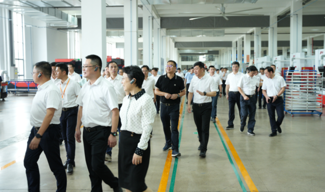 紹興市及嵊州市政府百人團調研金帝“未來工廠”試點項目，點贊行業標桿